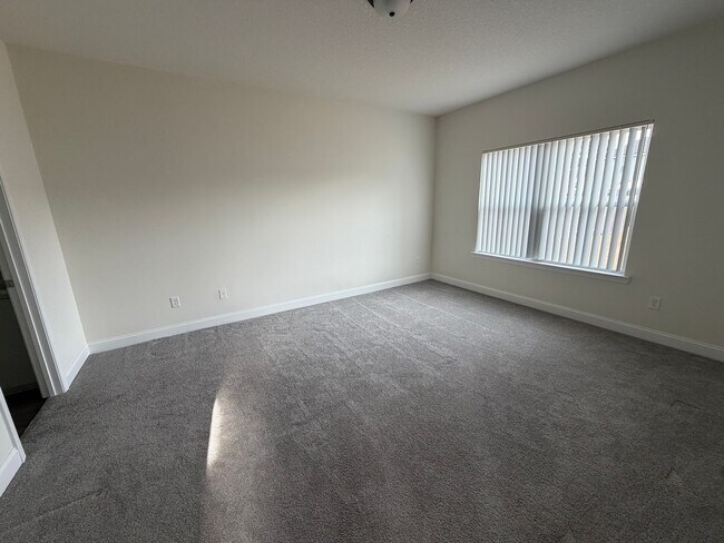 Building Photo - FOR RENT