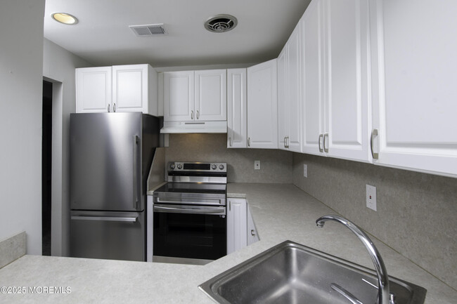 Building Photo - 5B Auburn Ct