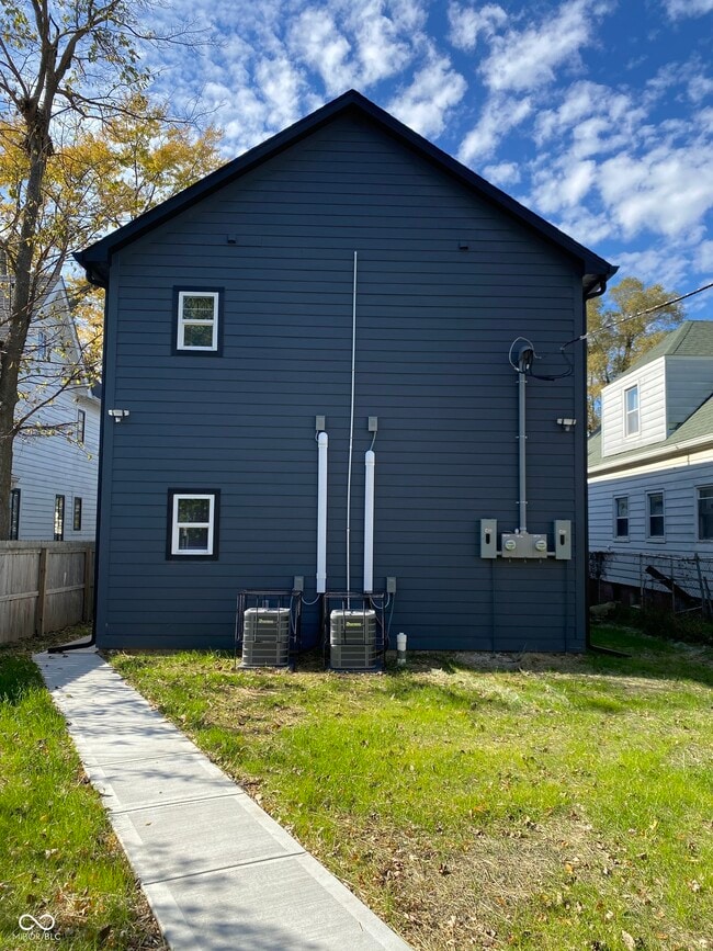 Building Photo - 931 N Beville Ave