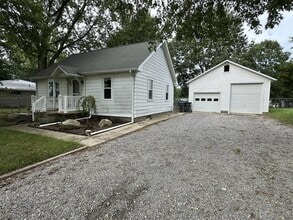 Building Photo - 809 Zollinger Rd