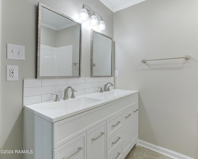 Building Photo - 113 Montgomery Dr