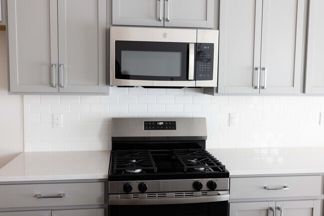 Building Photo - 1903 Salt Springs Dr