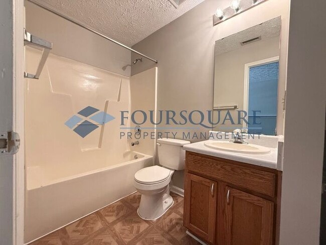 Building Photo - Spacious 4-Bed / 3-Bath Single-Family Home with Sunroom, Fenced Yard. Convenient to Southeast Ral...