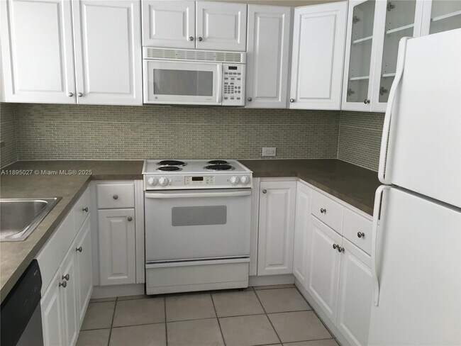 Building Photo - 7722 Camino Real