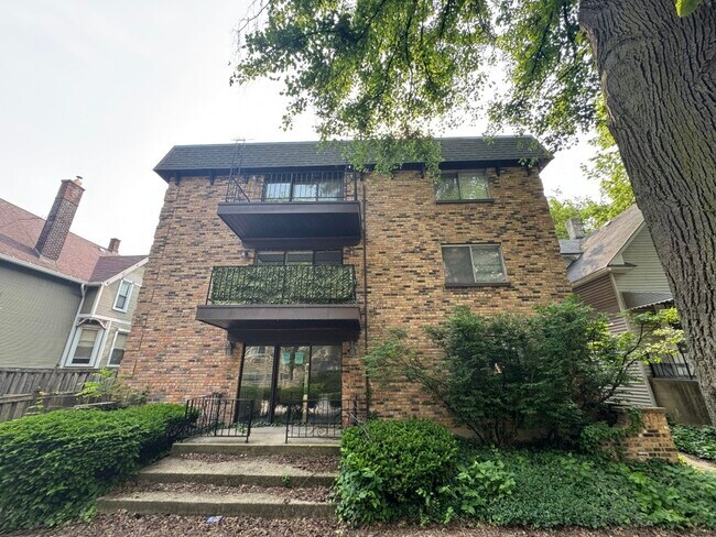 Building Photo - 316 Marengo Ave