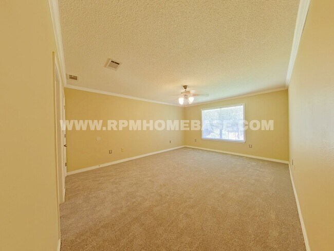 Building Photo - Beautiful Home with New Appliances in Quie...