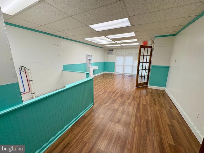 Building Photo - 3002 N Centre St