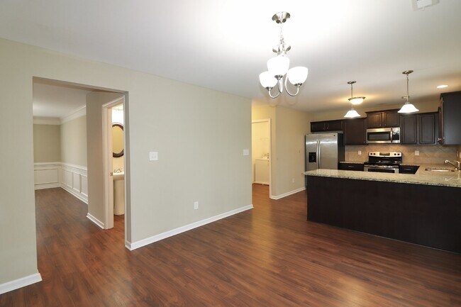 Building Photo - Spacious 4-Bedroom Home with Fireplace in Fayetteville, NC - A Must-See Rental Property!