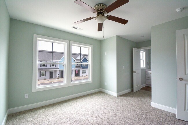 Building Photo - New END UNIT Townhome with Pond View and D...