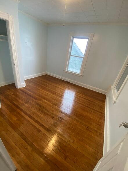 Building Photo - 450 Poplar St