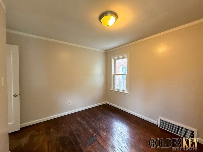 Building Photo - Charming 3 Bed 1 Bath on Detroit’s Eastside!