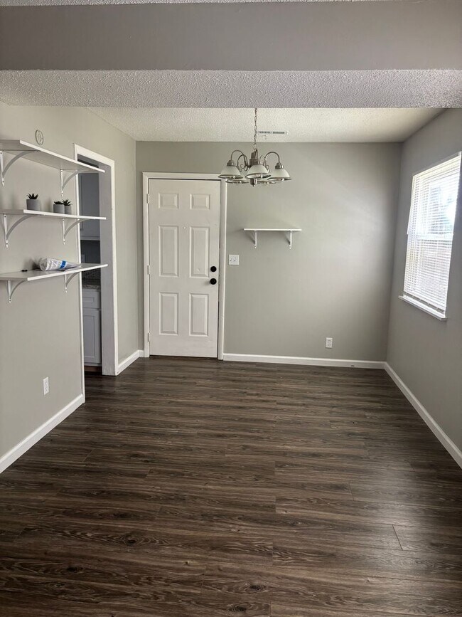 Building Photo - Charming 3BR Duplex in Huntsville