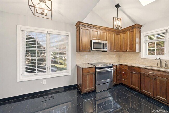 Building Photo - 42 Clarewood Dr