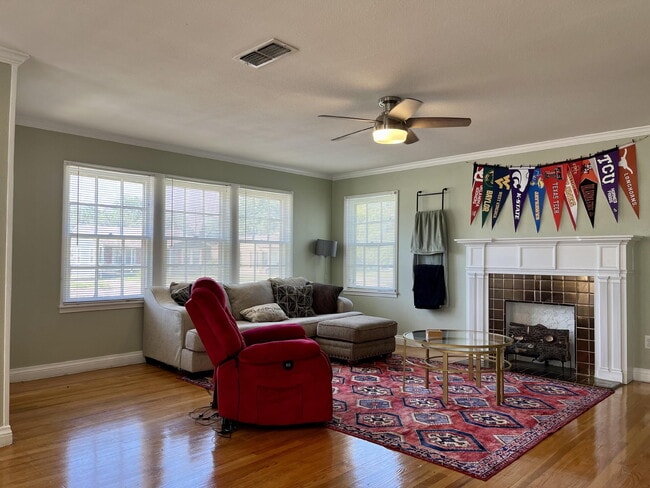 Building Photo - 2611 31st St