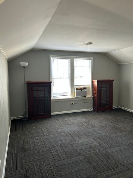 Living room looking towards the windows. - 1012 W Armstrong Ave