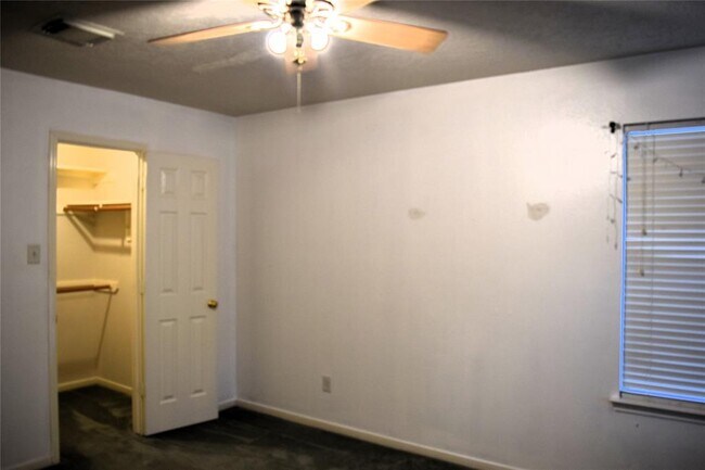 Building Photo - 8511 Cross Country Dr