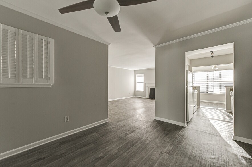 Building Photo - 1405 Huntingdon Chase