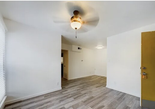 Building Photo - 2401 Manor Rd