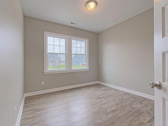 Building Photo - 602 Princess Anne Cir