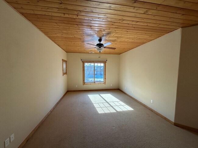 Building Photo - The Ponderosa Meadows Townhouse