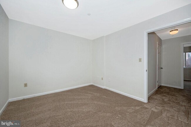 Building Photo - 10247 Redtail Ct