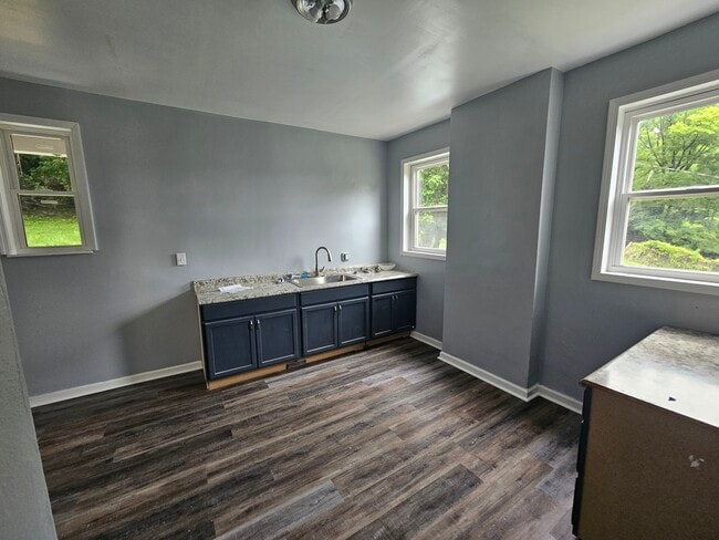 Building Photo - 3154 River Rd