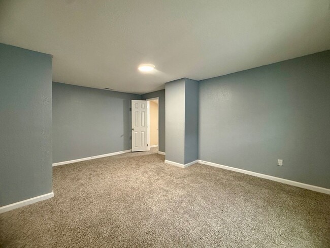 Building Photo - Updated 4 bedroom 2 bath home!