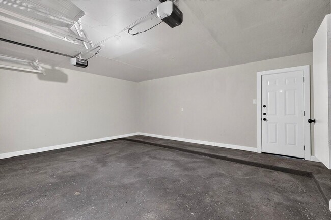 Building Photo - 3604 Lily Ln
