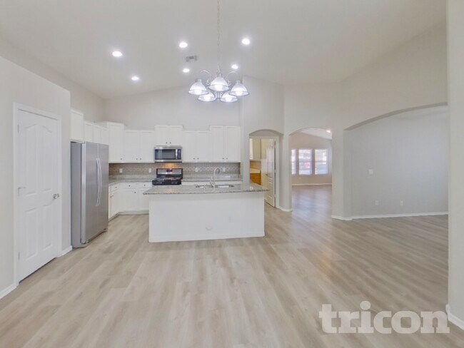 Building Photo - 8529 W Hughes Dr