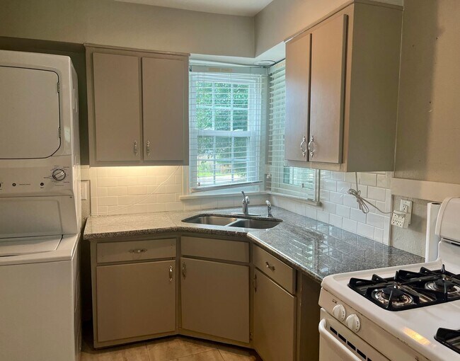 Building Photo - 1005 Rittiner Dr