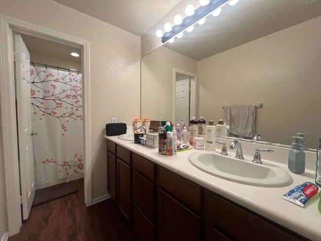 Building Photo - 3 Bed / 2.5 Bath Condo-Townhome in Otay Ranch