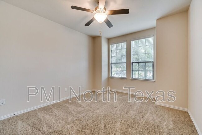 Building Photo - 415 San Marcos Dr