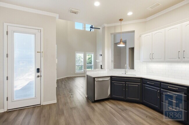 Building Photo - 6624 Nusser Ln