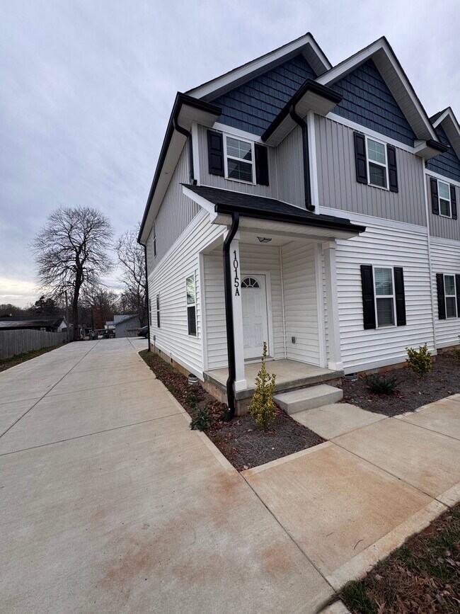 Building Photo - 1015 W C St