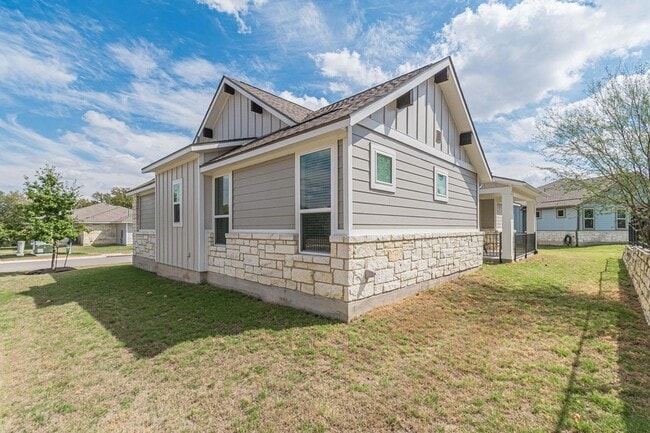 Building Photo - 127 Roaming Rock Trl