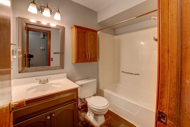 Building Photo - Fantastic Broken Arrow property now up for rent