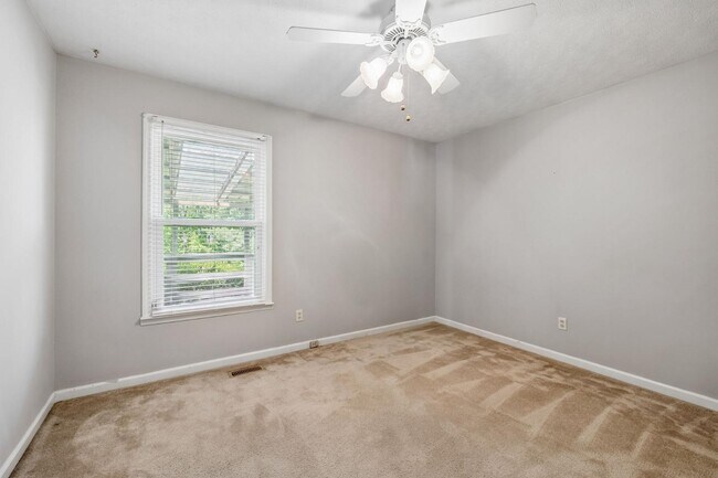 Building Photo - 107 Keri Dr