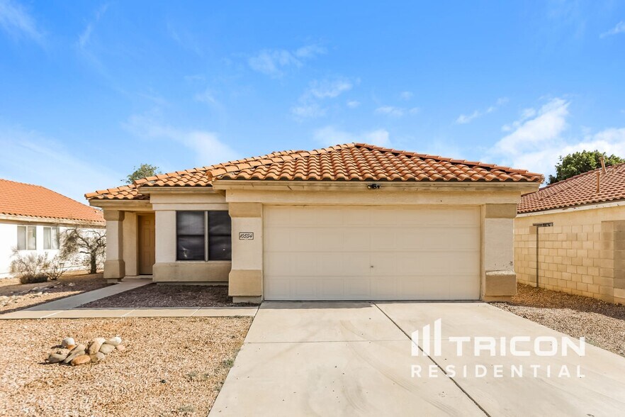 Primary Photo - 10534 W Carlota Ln