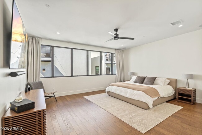 Building Photo - 6916 E 2nd St