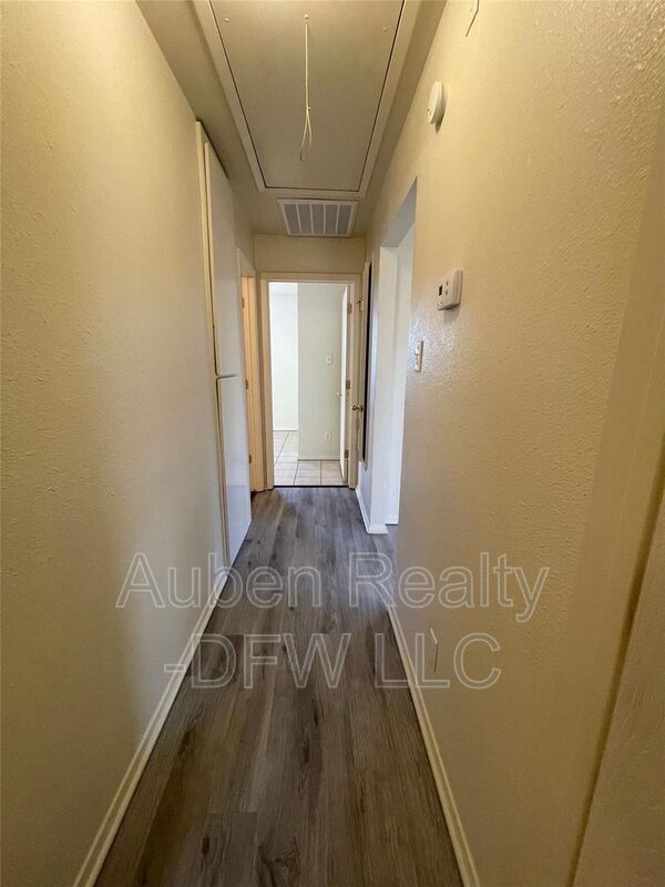 Building Photo - 121 Cambridge Dr