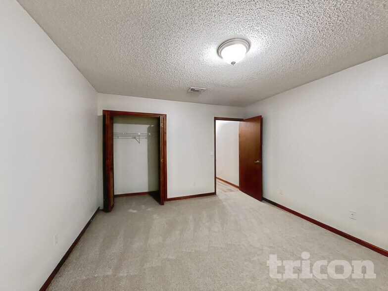 Building Photo - 4750 Deerfoot Ct