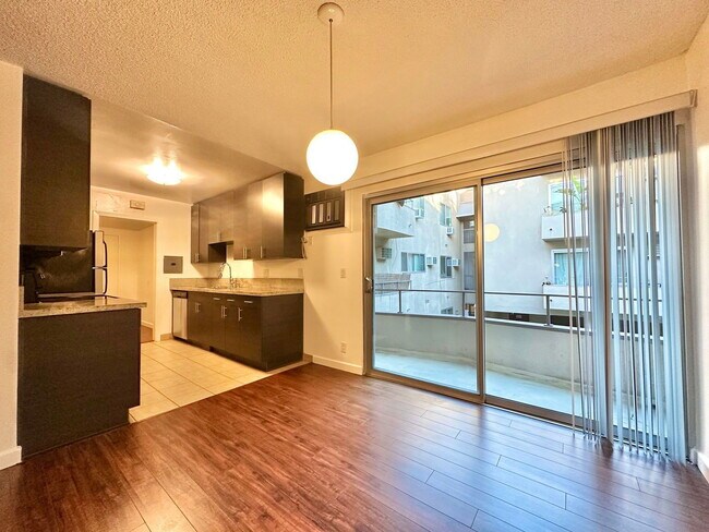 Building Photo - 919 N Alfred St