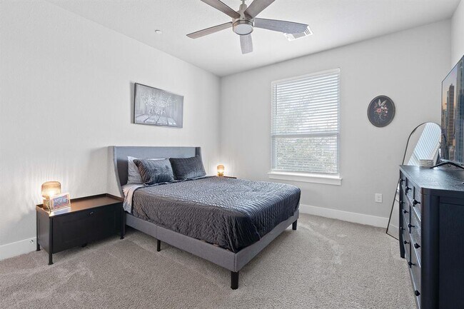 Building Photo - 1714 Roseburg Dr