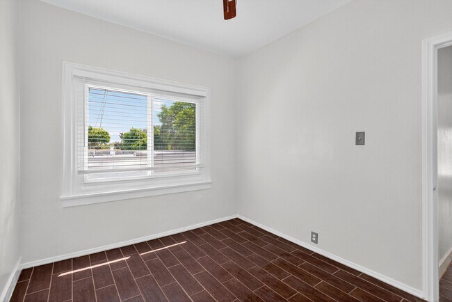 Building Photo - 1424 Chestnut Ave