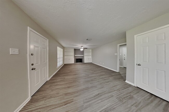 Building Photo - 8415 Sparkling Springs Dr