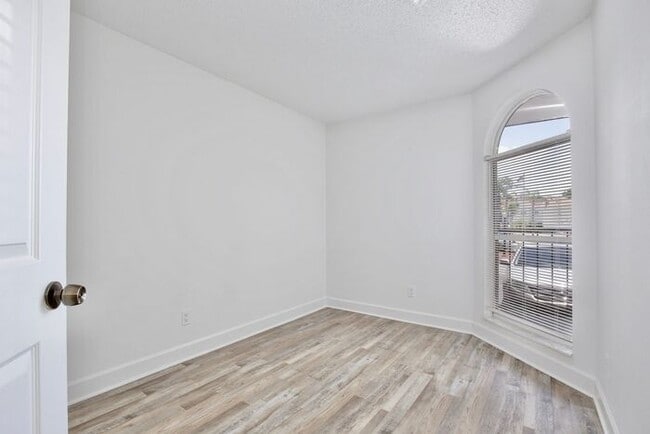 Building Photo - Spacious 3/2 Condo with a Cover Patio Area in the Desirable Palm Villas - Kissimmee!