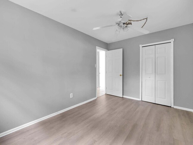 Building Photo - 113 Robinwood Dr SW