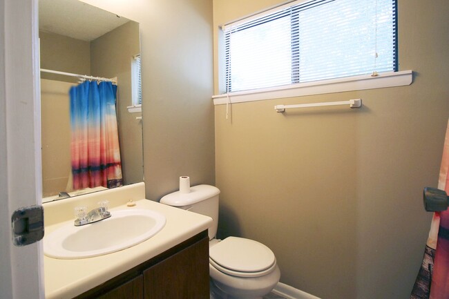 Building Photo - 1 Bedroom, 1.5 Bathroom at Timberlake Cond...