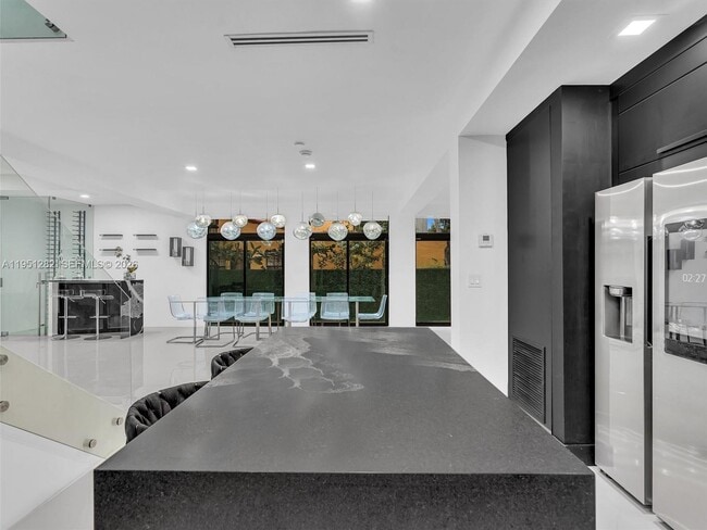 Building Photo - 3010 Alton Rd