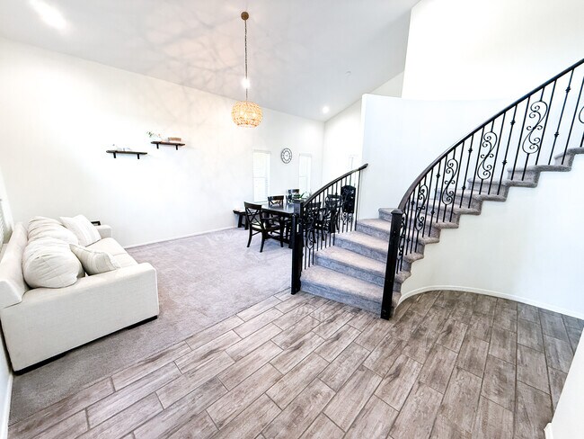 Building Photo - 4158 W 27th Pl